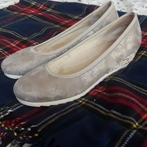 Gabor golden beige low wedges